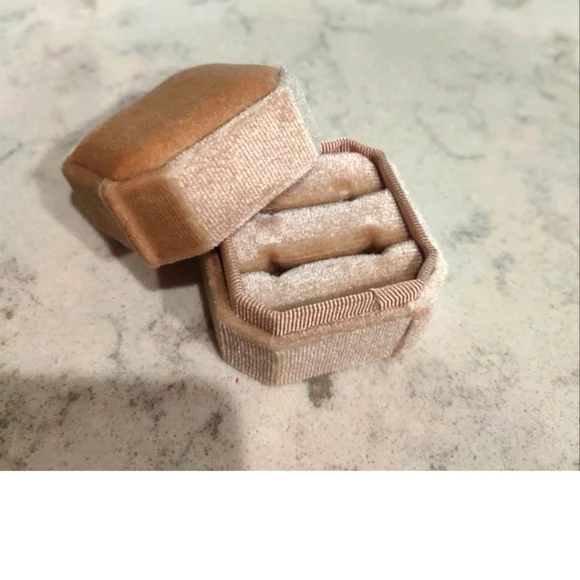 Double Ring Box - Picture 2 of 2